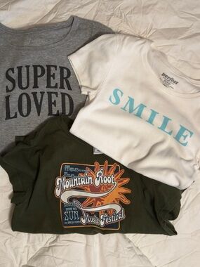 Old Navy Women’s XS/S Summer Tee Bundle Lot of 3 Motivational Variety Shirts